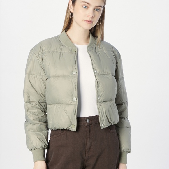 Abercrombie & Fitch Jackets & Blazers - Abercrombie and Fitch Sage Green Puffer Cropped Jacket